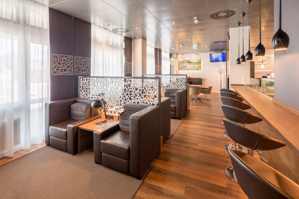 Salzburger Flughafen — Salzburg Airport Lounge — Bild 3