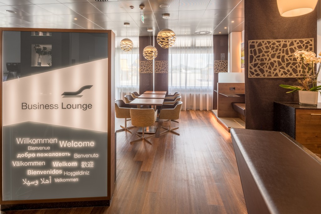 Salzburger Flughafen — Salzburg Airport Lounge