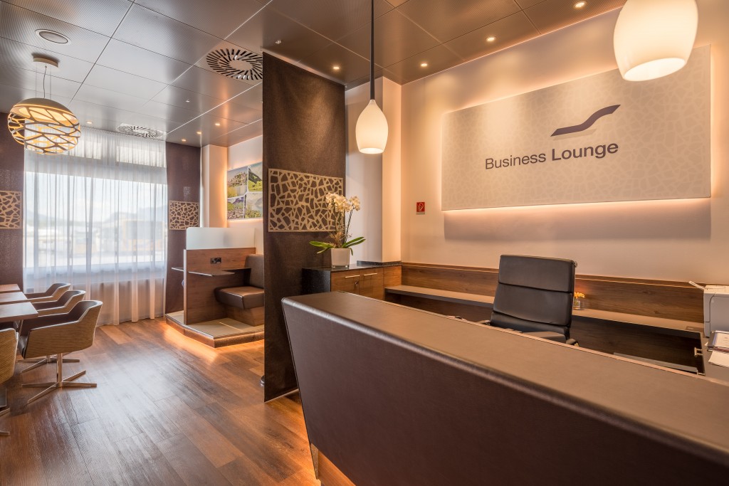 Salzburger Flughafen — Salzburg Airport Lounge — Bild 2