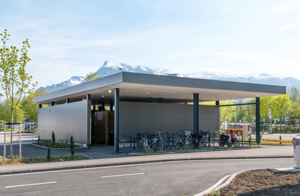 Salzburger Flughafen — Wertstoffsammelstelle inkl. Fahrradabstellplatz