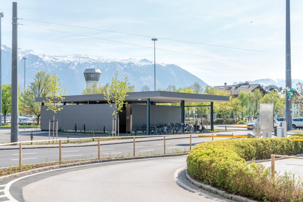 Salzburger Flughafen — Wertstoffsammelstelle inkl. Fahrradabstellplatz — Bild 1