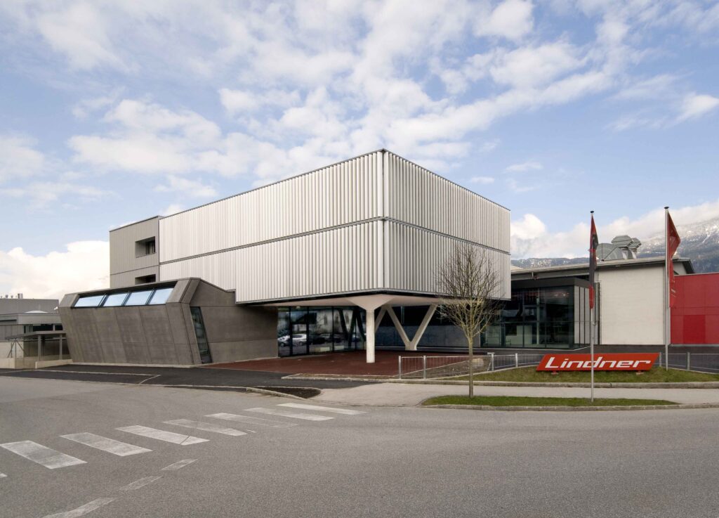 Technologiezentrum Traktorenwerk Lindner