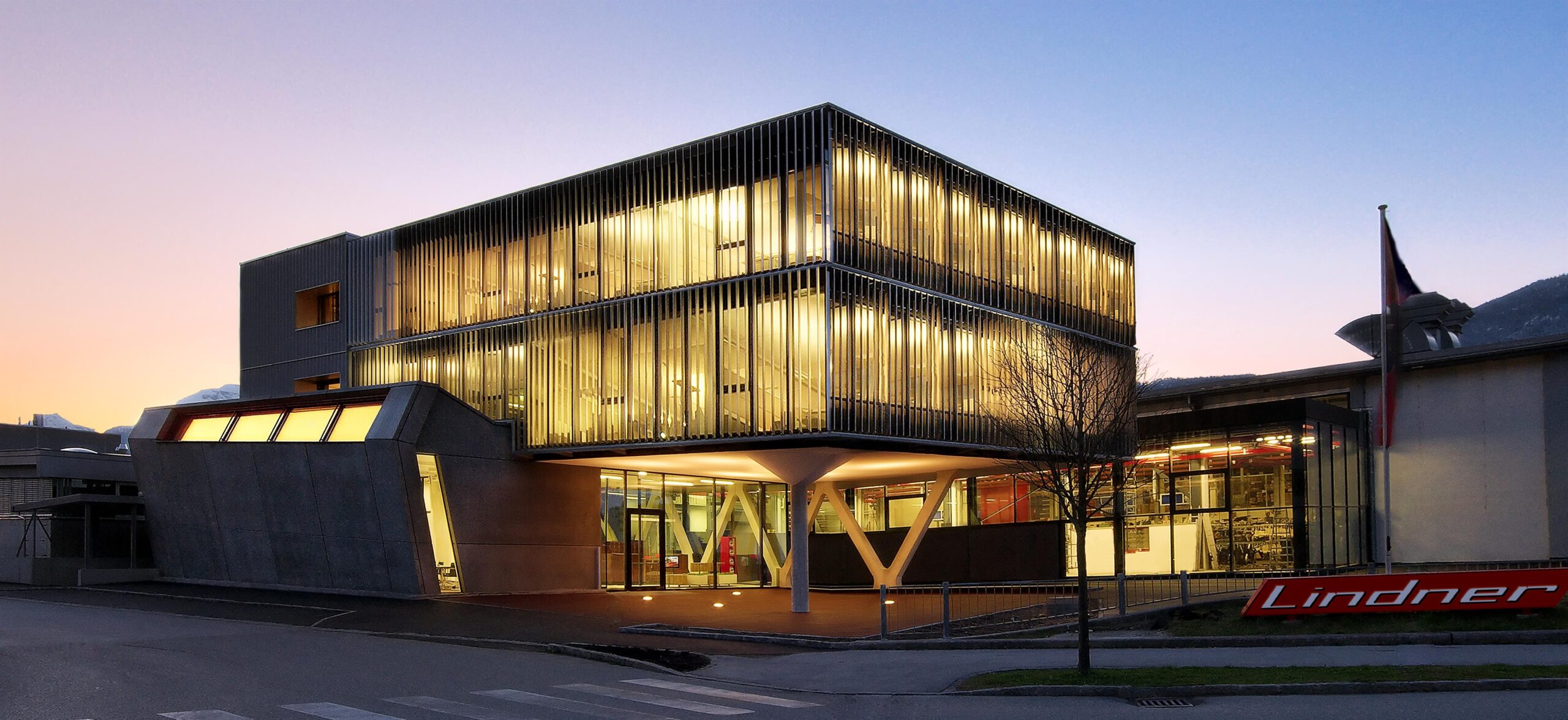 Technologiezentrum Traktorenwerk Lindner
