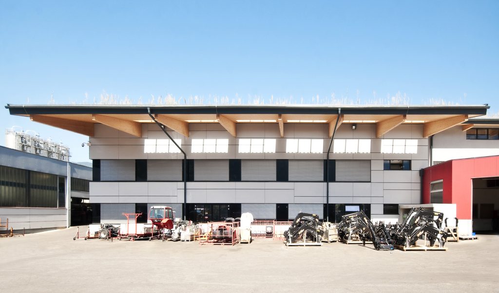 Fertigungshalle Traktorenwerk Lindner