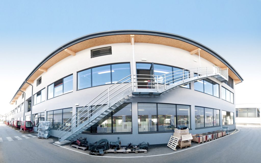 Fertigungshalle Traktorenwerk Lindner — Bild 2