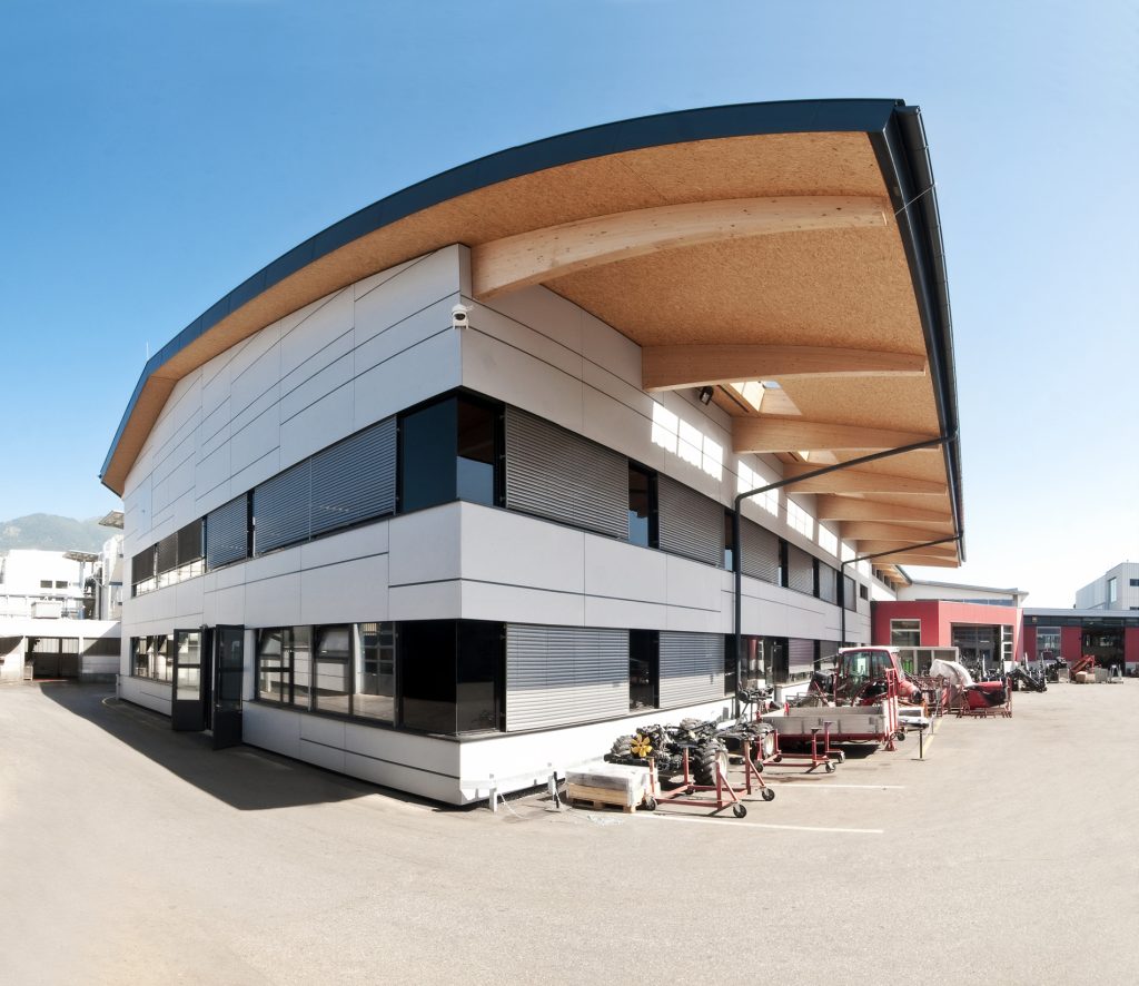 Fertigungshalle Traktorenwerk Lindner — Bild 3